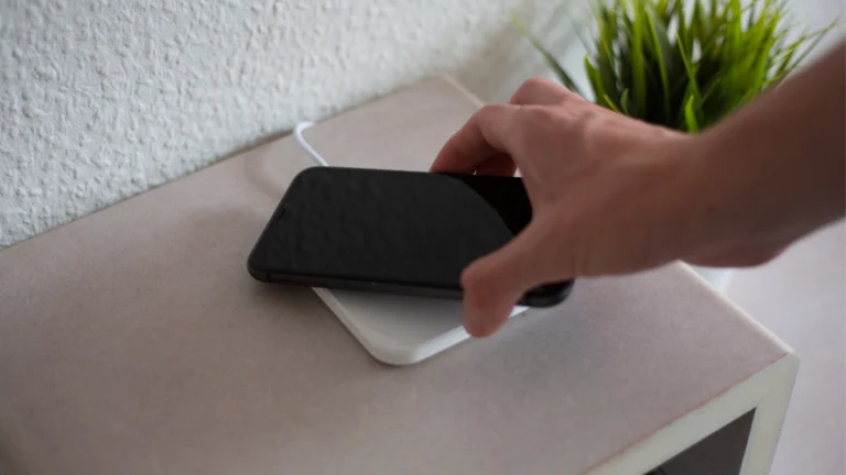 cara menggunakan wireless charging - Narmadi.co.id