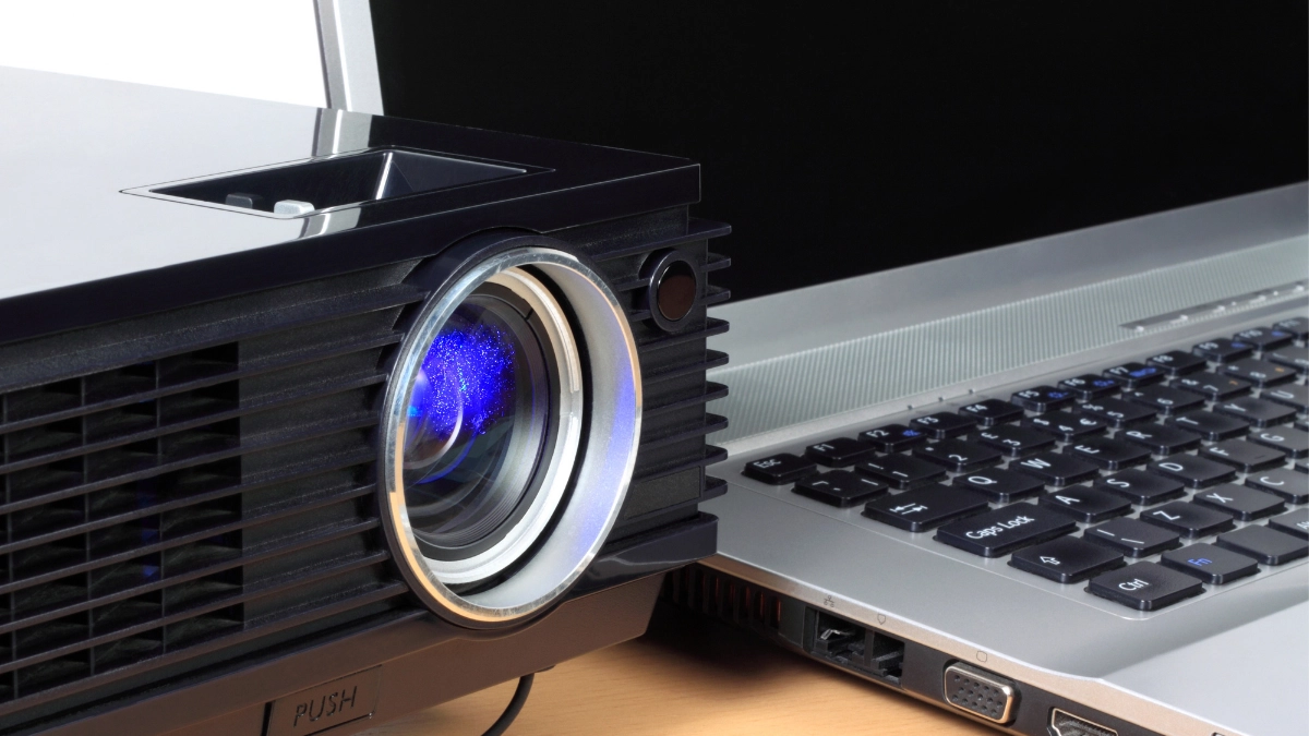 menghubungkan projector ke laptop