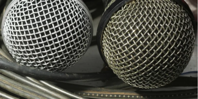 cara menghubungkan mic wireless ke speaker