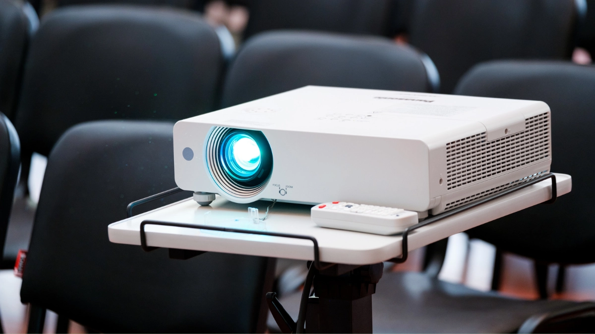 Kelebihan Wireless Smart Projector Dibanding Proyektor Biasa