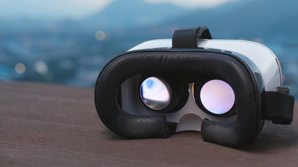 Smart glasses dan wearable AR/VR