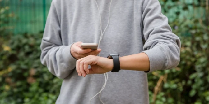menghubungkan wearable devices