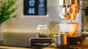 menggunakan smart coffee machine - Narmadi.co.id