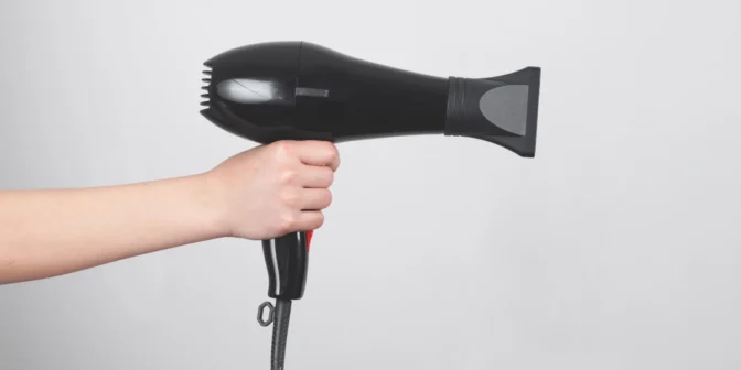 Efek Samping Menggunakan Hair Dryer: Kenali Risikonya agar Rambut Tetap Sehat