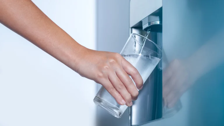 Kenali Smart Water Dispenser dan Regulasinya di Indonesia