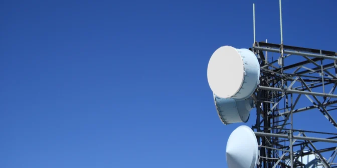 Microwave Antenna: Jenis, Prinsip Kerja, hingga Regulasinya di Indonesia