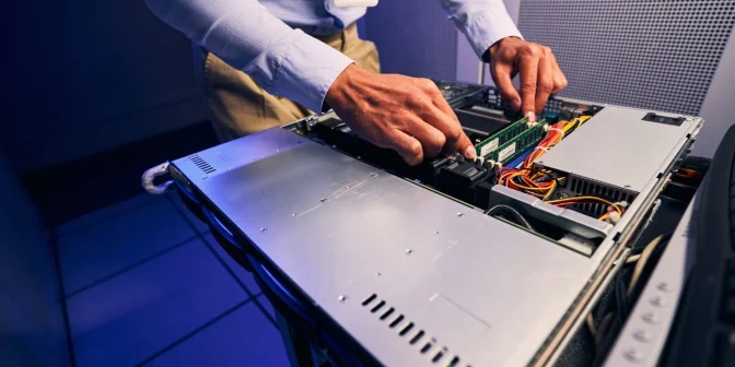 Komponen Server: Kenali Bagian Penting yang Menjaga Performa Tetap Stabil