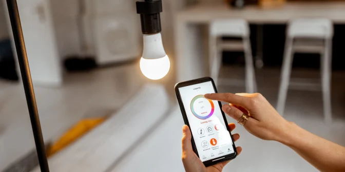 Smart Bulb dan Lampu LED: Apa Bedanya dan Mana yang Lebih Cocok Buat Rumah Anda?