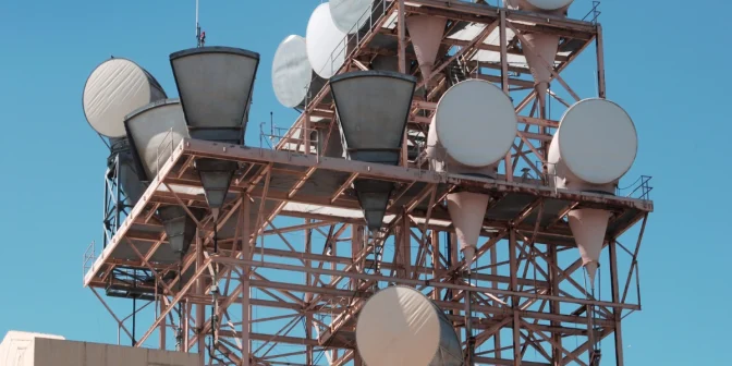 Microwave Antenna: Jenis, Prinsip Kerja, hingga Regulasinya di Indonesia