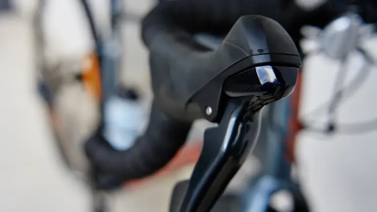Cara Kerja Electronic Shifter: Teknologi Pemindah Gigi Sepeda Modern