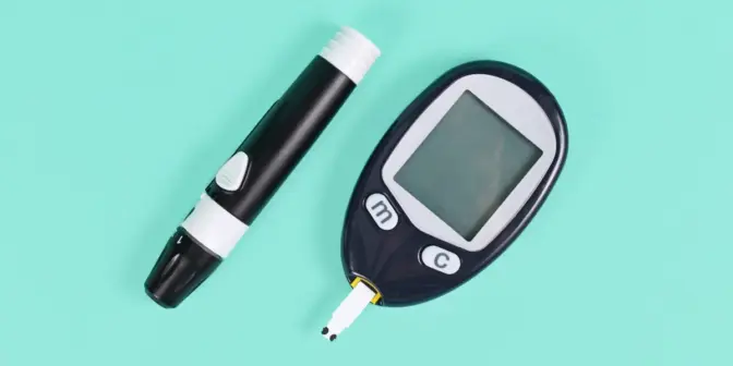 Cara Menggunakan Glukometer dengan Benar agar Hasil Tes Lebih Akurat