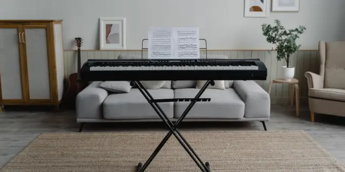 Perbedaan Digital Piano dan Keyboard: Mana yang Cocok untuk Anda?