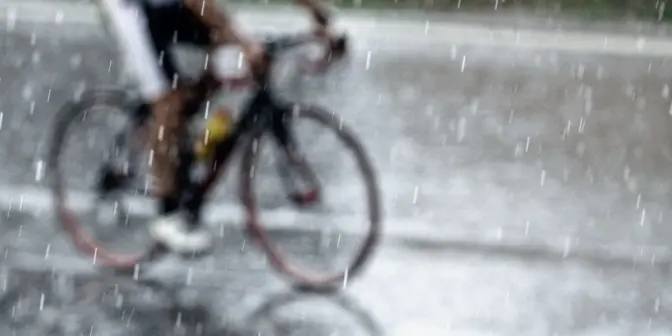 Apakah Smart Cycling Helmet Tahan Air? Ini Penjelasan Lengkapnya