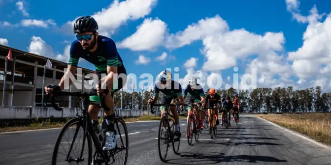 cara kerja smart cycling helmet