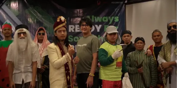 Kostum yang dipakai Karyawan Dimulti Indonesia dalam acara Costume Performance.