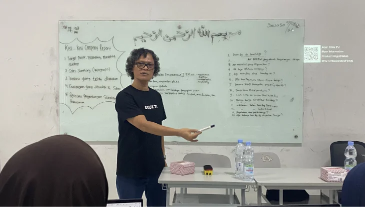 Founder Dimulti Indonesia, Umbul Narmadi, saat memberikan coaching di SMA Al-Jannah.